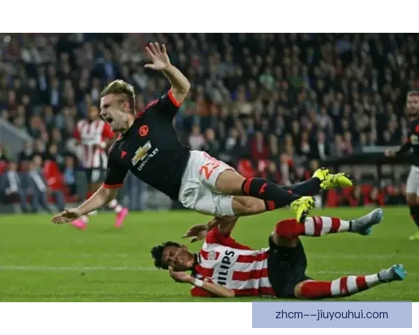 曼联官方确认卢克·肖因肌肉伤势将缺席长时间比赛